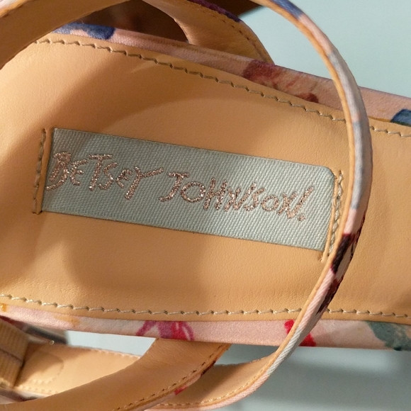 Blue by Betsy Johnson size 10 strappy sandal - Picture 6 of 9